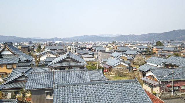 大津市に残る瓦屋根の町並み